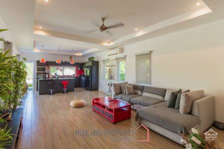 Well Maintained 4 bedroom / 4 Bathroom Pool Villa on large Plot