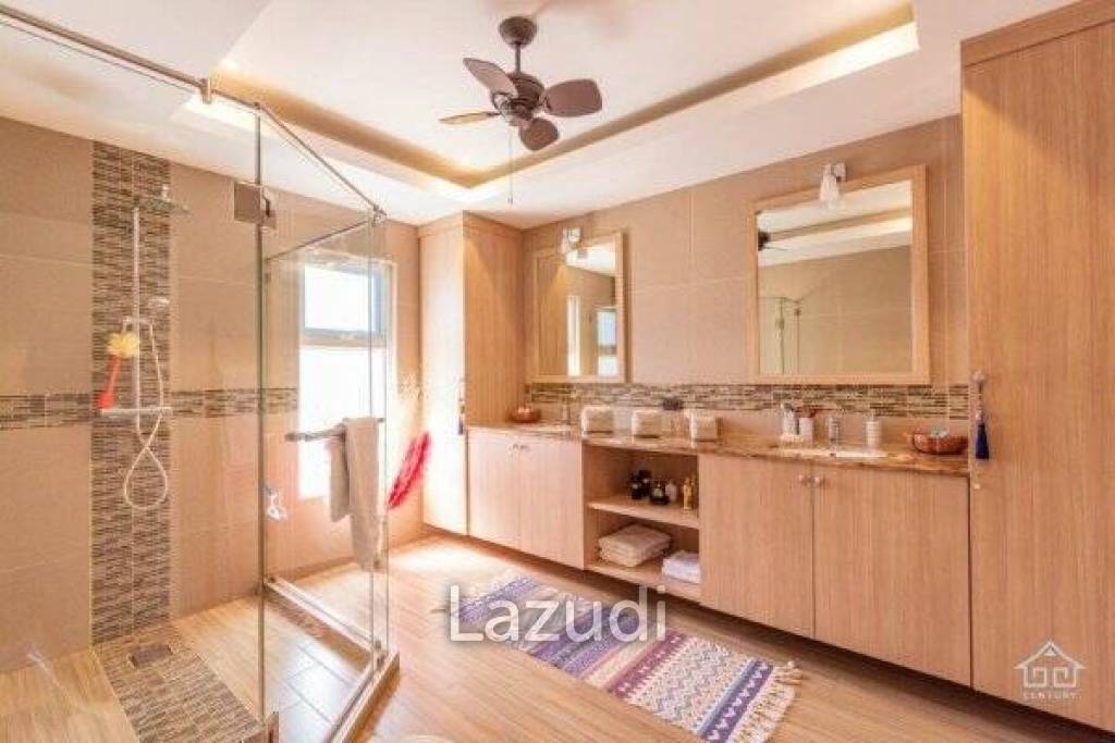 Well Maintained 4 bedroom / 4 Bathroom Pool Villa on large Plot