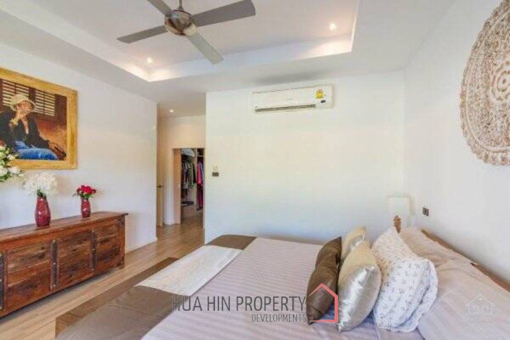 Well Maintained 4 bedroom / 4 Bathroom Pool Villa on large Plot