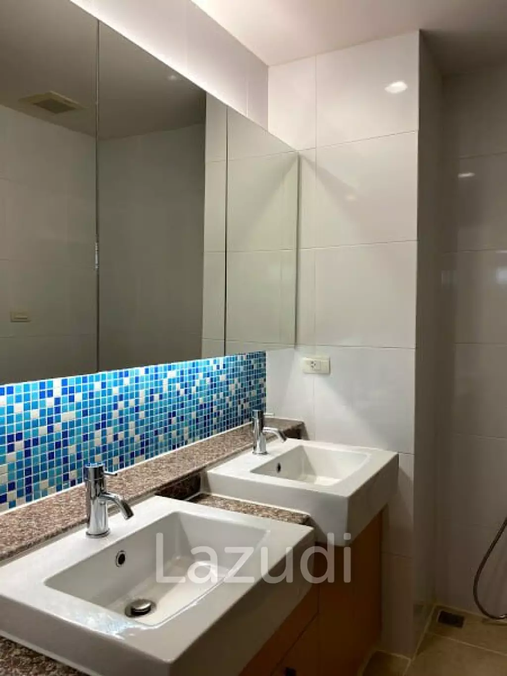3 Beds 3 bath 99 sqm Residence 52 Condominium For Sale + Rent