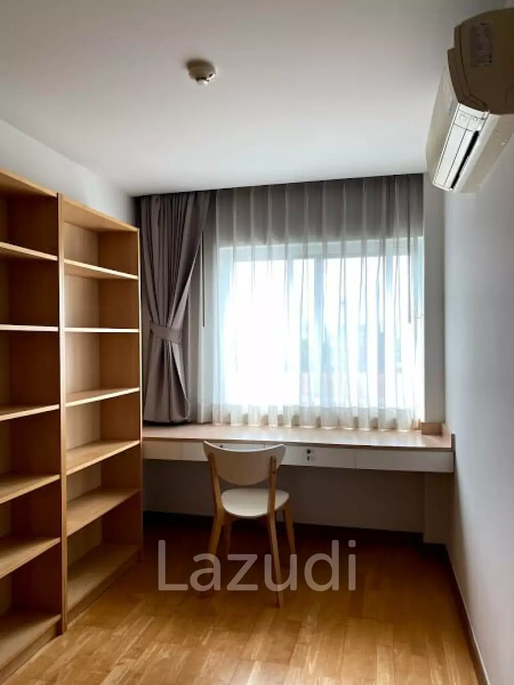 3 Beds 3 bath 99 sqm Residence 52 Condominium For Sale + Rent