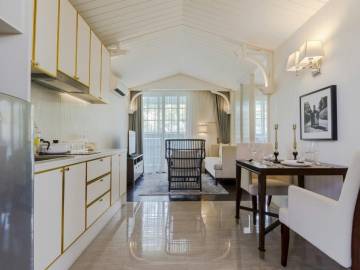 Grand Florida Beachfront Condo Resort Pattaya For sale and for rent
