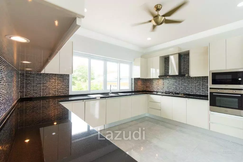 New great quality modern 4 bed pool villa