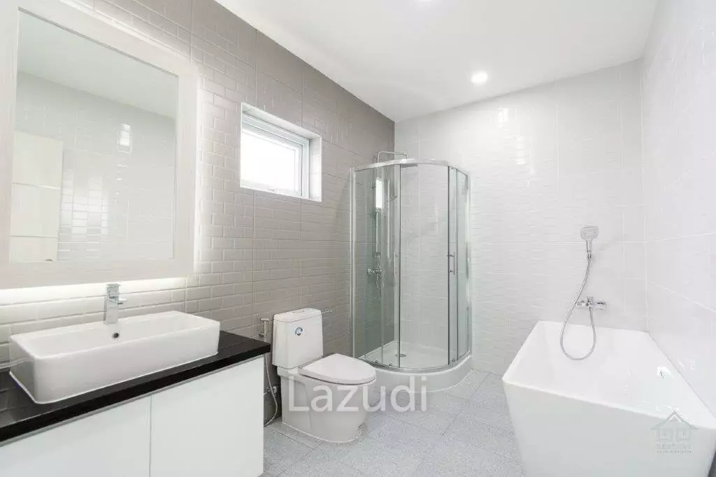 New great quality modern 4 bed pool villa