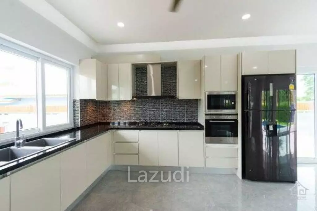 New great quality modern 4 bed pool villa