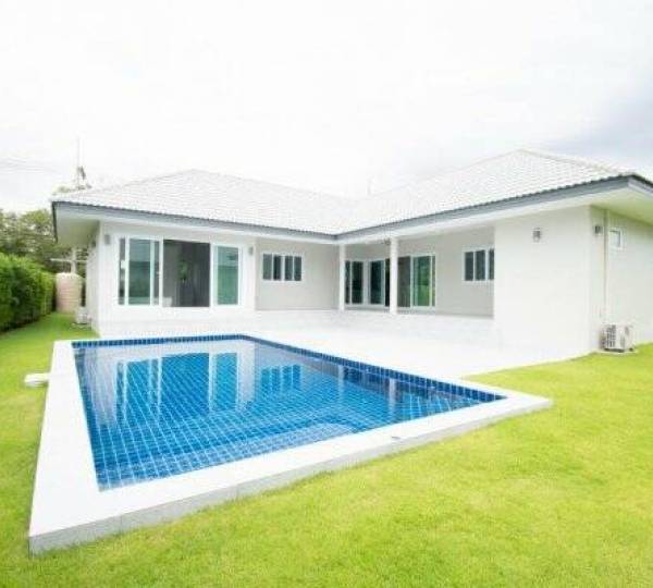 New great quality modern 3 bed pool villa located in Nong Kae
