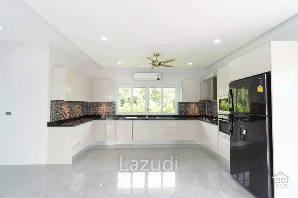 2 Villas for sale, ideal for 1 big family, 2 families or for Investment