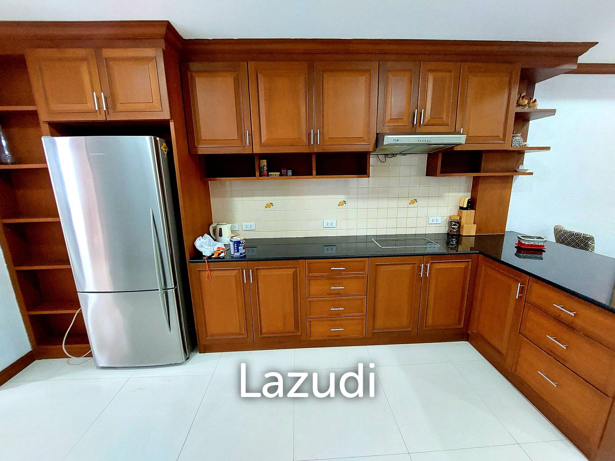 Hot Offer for a 3 Storey Lovely Townhouse in Pratamnak Hot Offer for a 3 Storey Lovely Townhouse in Pratamnak