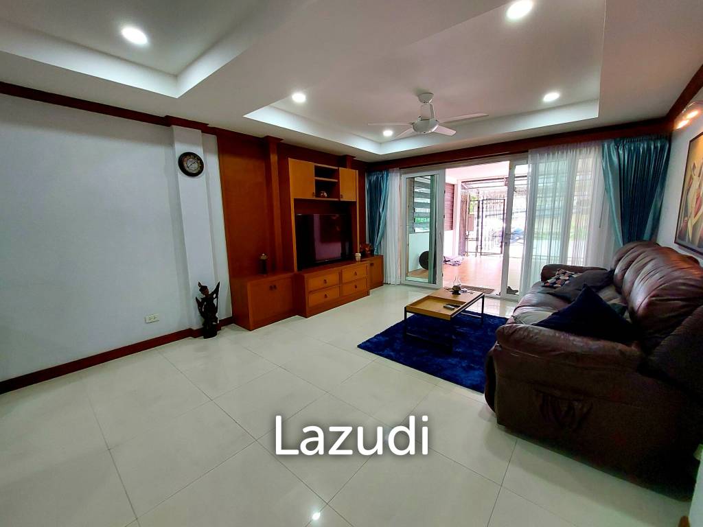 Hot Offer for a 3 Storey Lovely Townhouse in Pratamnak