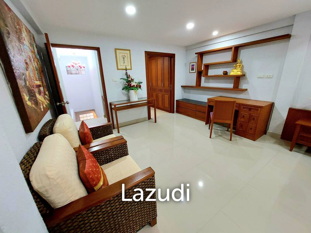 Hot Offer for a 3 Storey Lovely Townhouse in Pratamnak