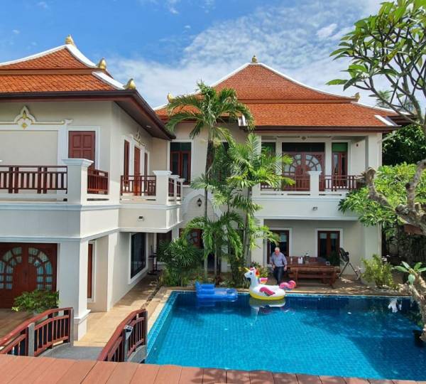 Stylish villa with very big pool near Charknok Lake for SALE Stylish villa with very big pool near Charknok Lake for SALE