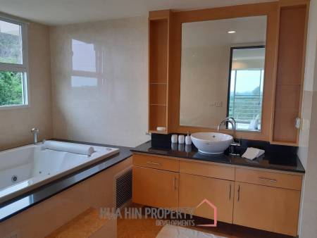 Beautiful spacious 3 Bedroom Condo at Sea Ridge