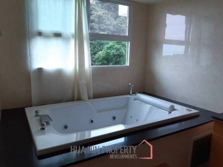 Beautiful spacious 3 Bedroom Condo at Sea Ridge