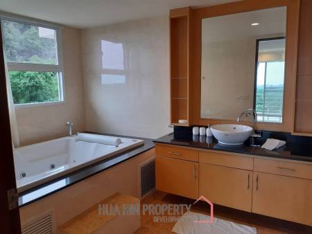 Beautiful spacious 3 Bedroom Condo at Sea Ridge