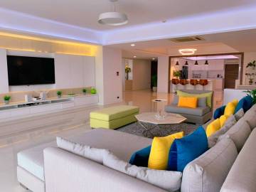 3 bedroom condo for sale at Oriental Towers