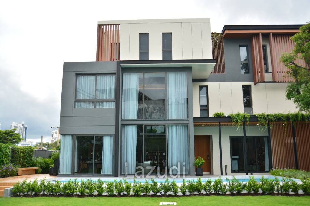 4 Bed 5 Bath 368.79 SQ.M.  Altitude Mastery Sukhumvit