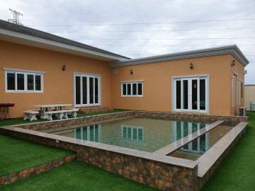 4 Brs Villa for rent