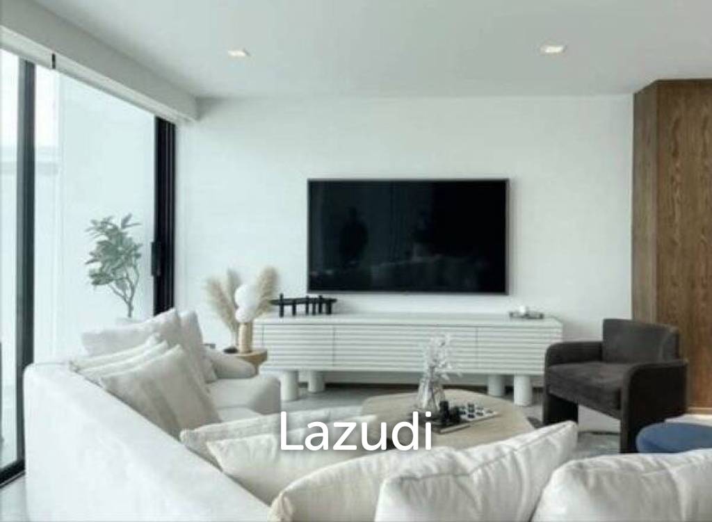 Beachfront Modern 4 bed pool villa