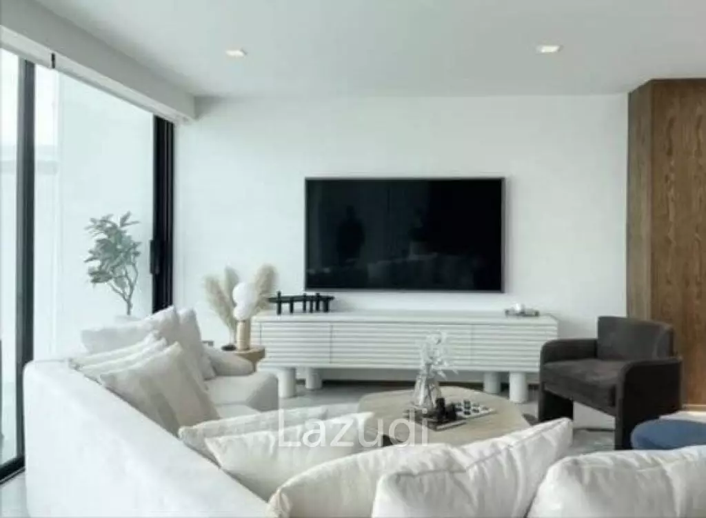 Beachfront Modern 4 bed pool villa