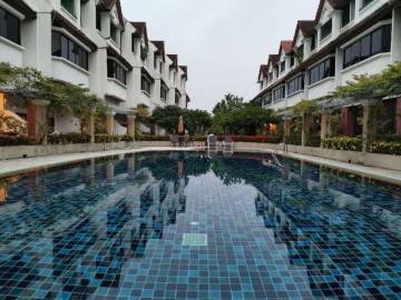 4 Bed 450 Sqm Townhouse for rent on Ekkamai road