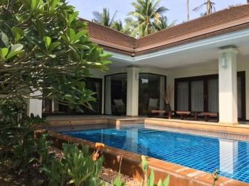 Deluxe 4-bedroom villa by Maenam beach