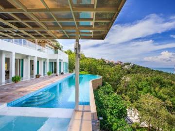 Deluxe White Villa 800m from Bang Por Beach