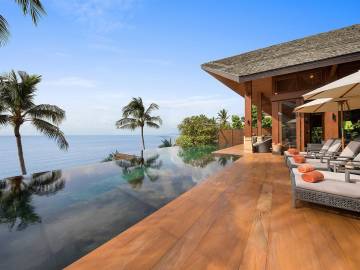 Unique beachfront villa Baan Hinta