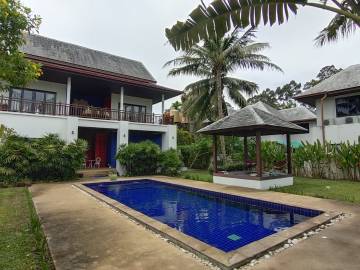 Three bedroom villa in Maenam