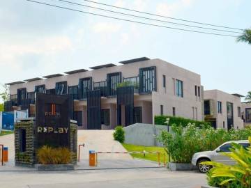 "Pause" townhouse with 3 bedrooms in Replay residence (Bang Rak)