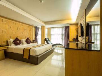 Hotel For Sale in Sukhumvit, SOI 11