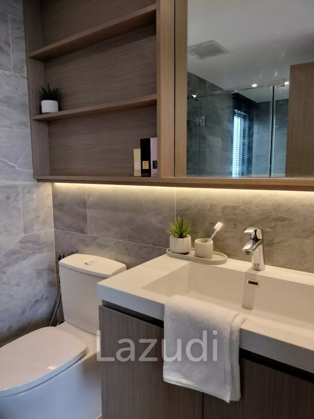 Apartment For sale 136,000 SQ.M Sukhumvit 40