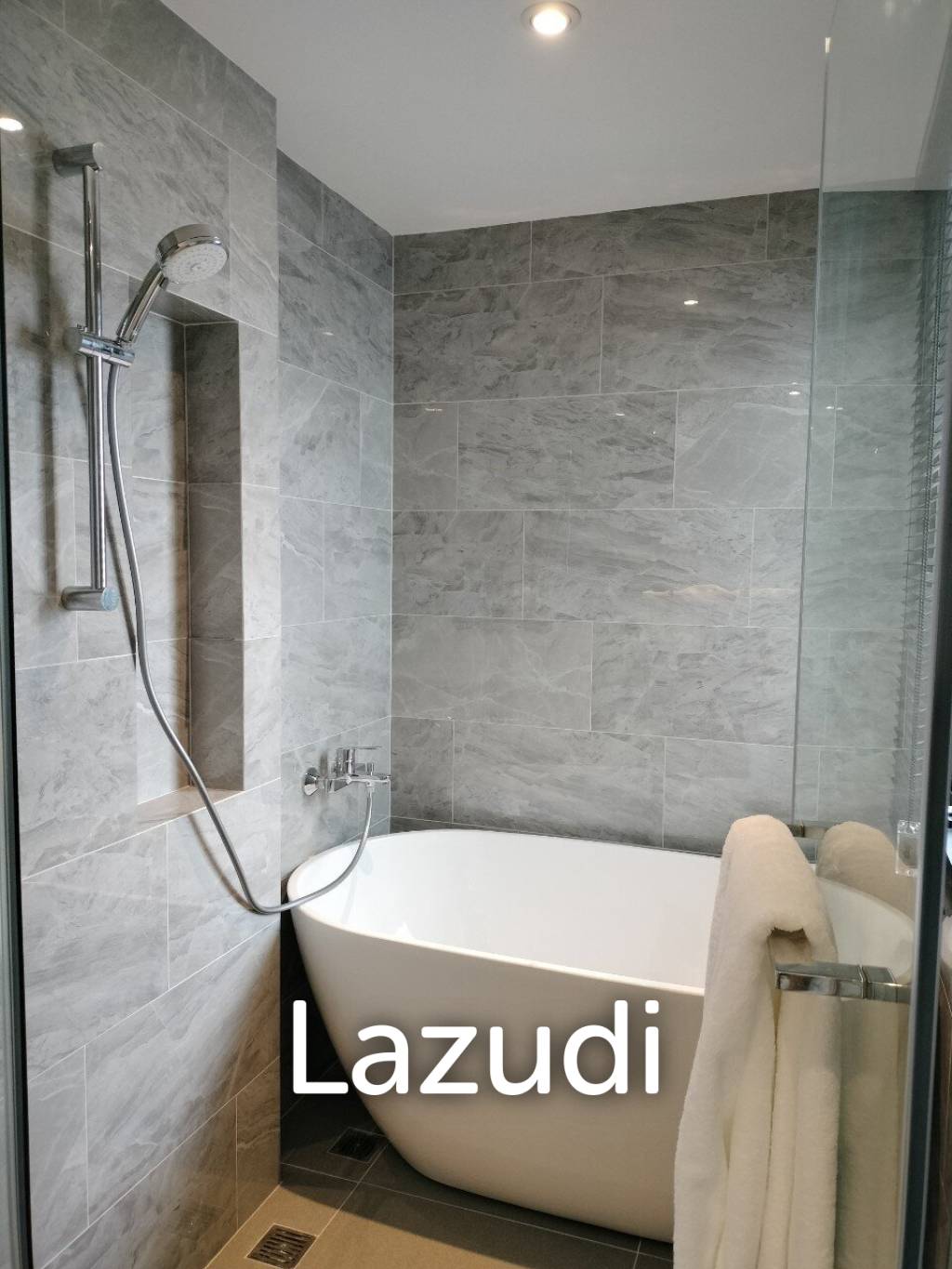Apartment For sale 136,000 SQ.M Sukhumvit 40