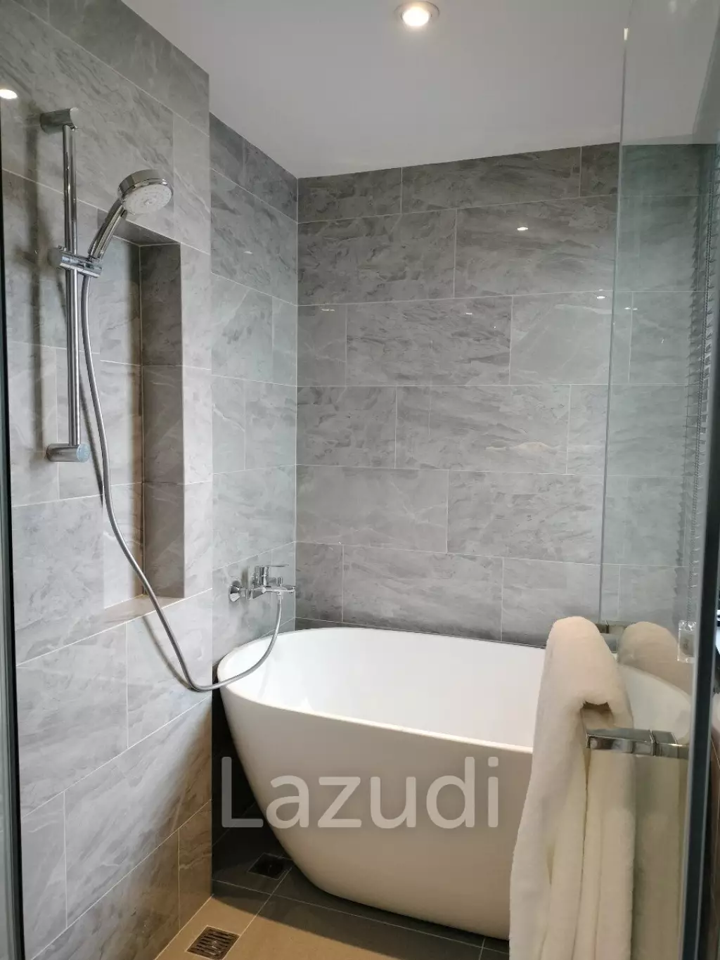 Apartment For sale 136,000 SQ.M Sukhumvit 40