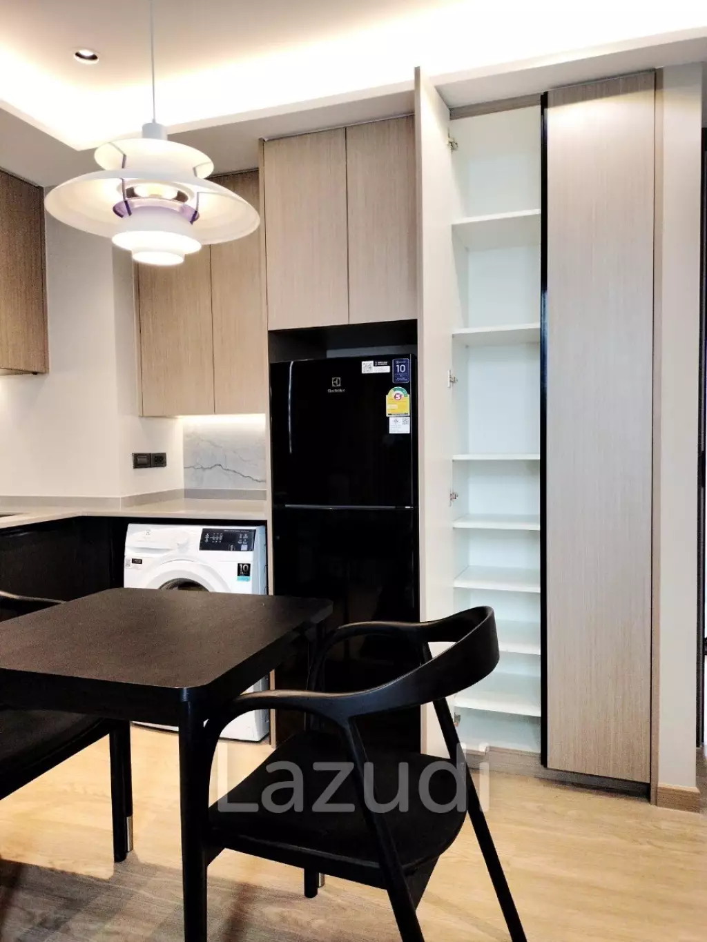 Apartment For sale 136,000 SQ.M Sukhumvit 40