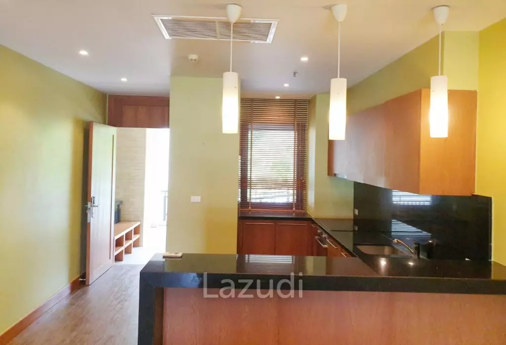 2 Bedroom Luxury Condo at Black Mountain Golf Course, With Fantastic Golf Course Views