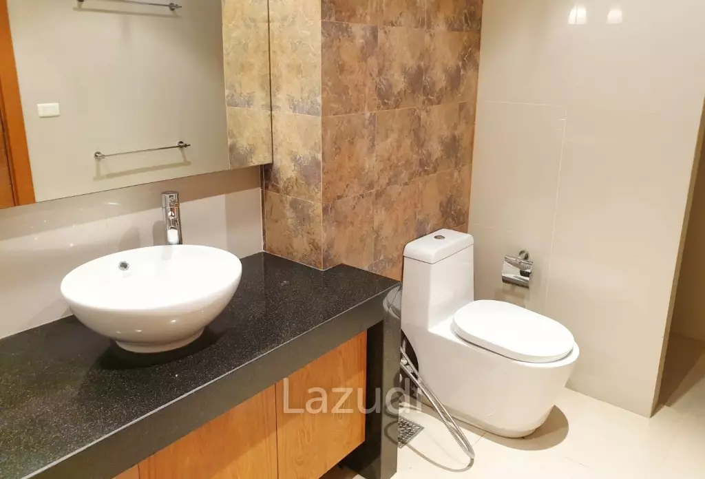 2 Bedroom Luxury Condo at Black Mountain Golf Course, With Fantastic Golf Course Views