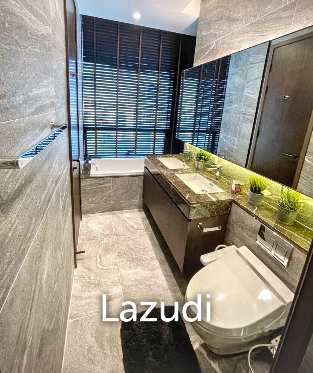 Corner unit @The ESSE Sukhumvit 36