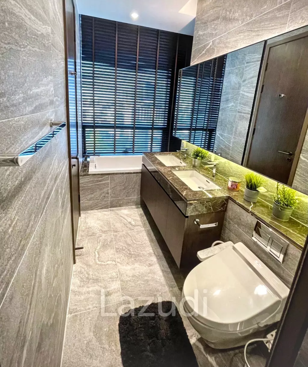 Corner unit @The ESSE Sukhumvit 36