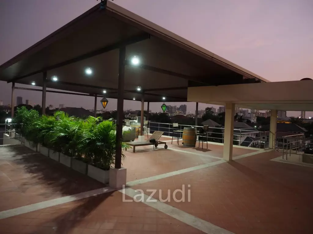 HOUSE AND OFFICE BUILDING FOR SALE