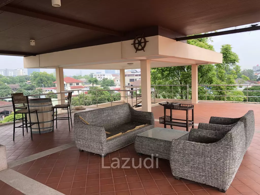 HOUSE AND OFFICE BUILDING FOR SALE