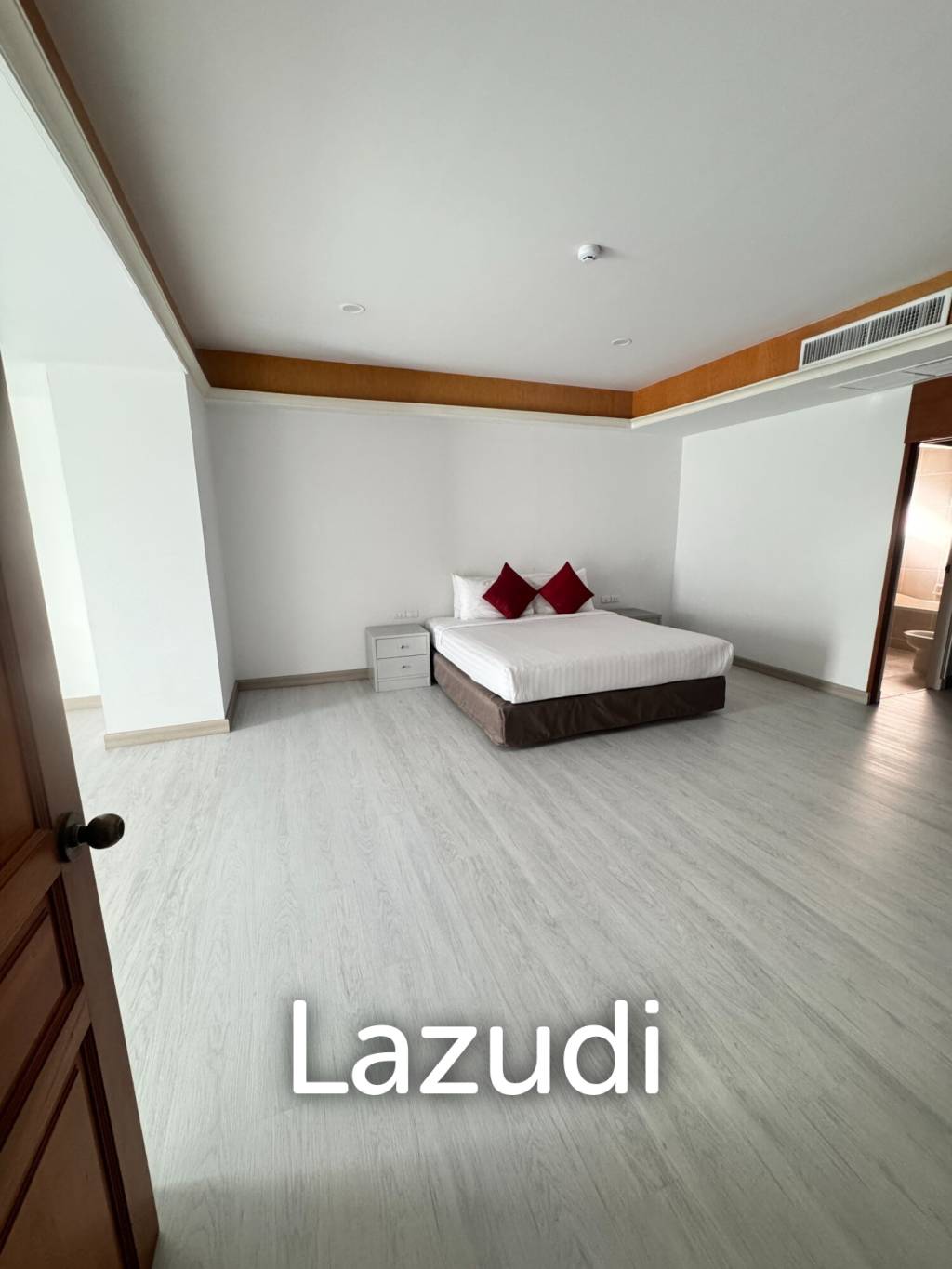2 Bed 2 Bath 200 SQ.M Chaidee Mansion