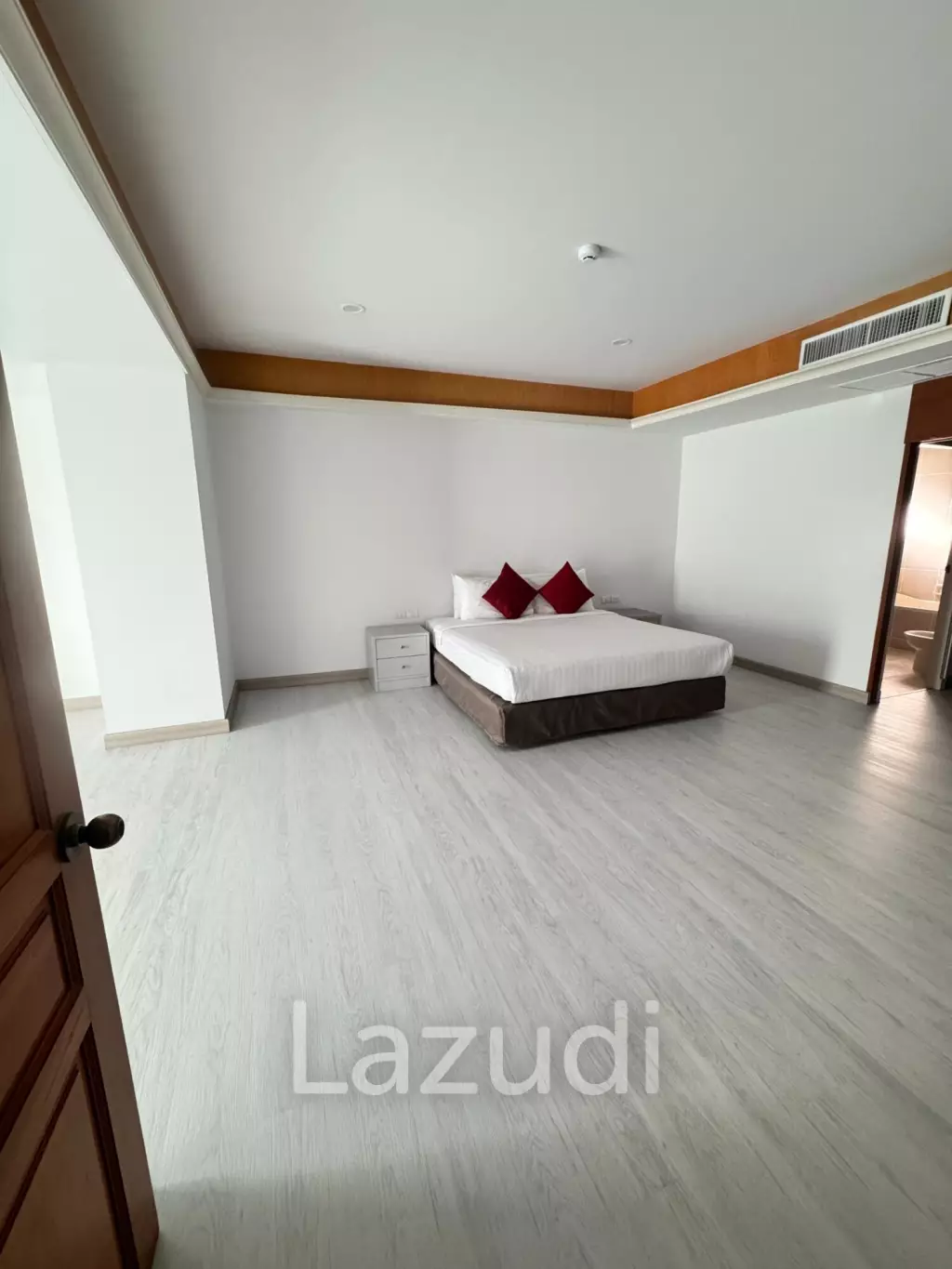 2 Bed 2 Bath 200 SQ.M Chaidee Mansion