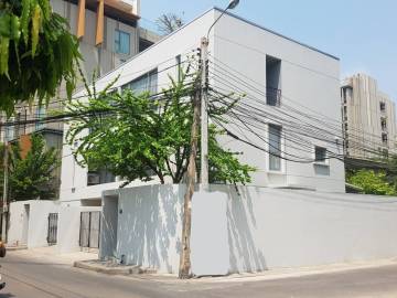 Home Office for rent 200 sqm