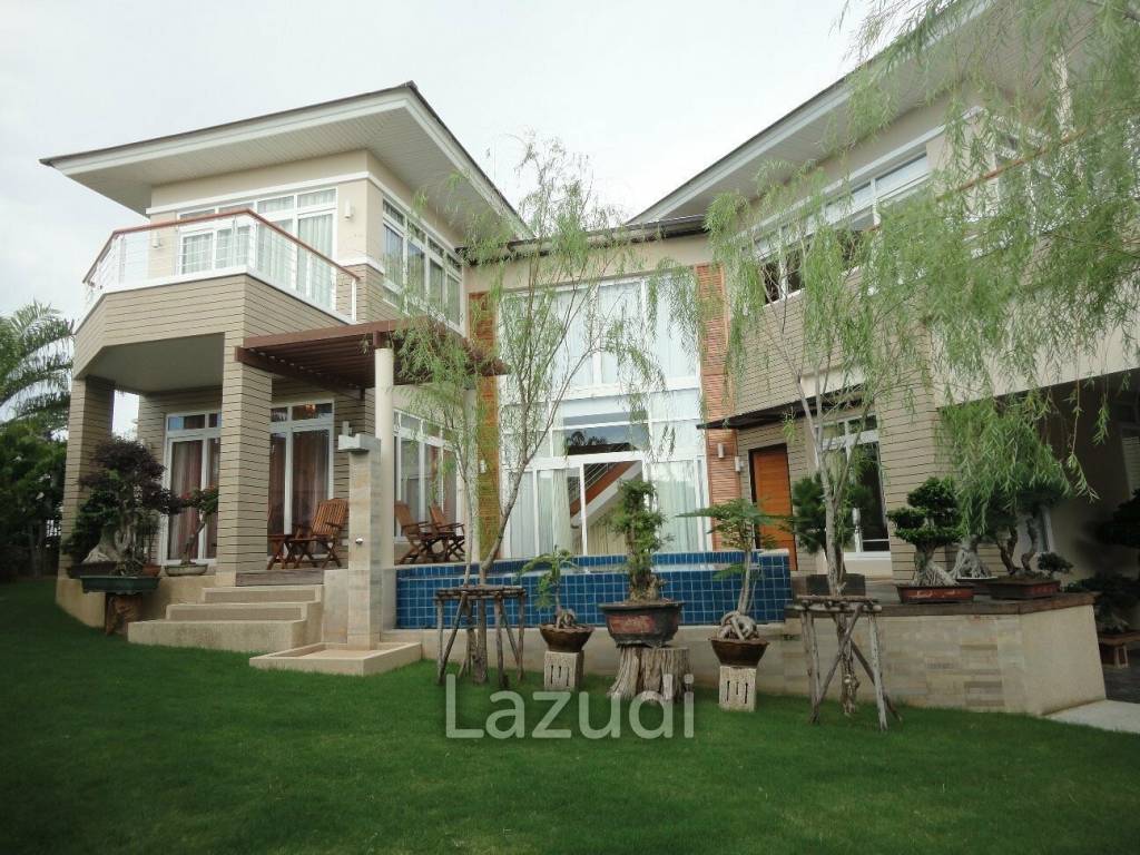 3 Beds 3 Baths 200 SQ.M. Baan Talay Villa