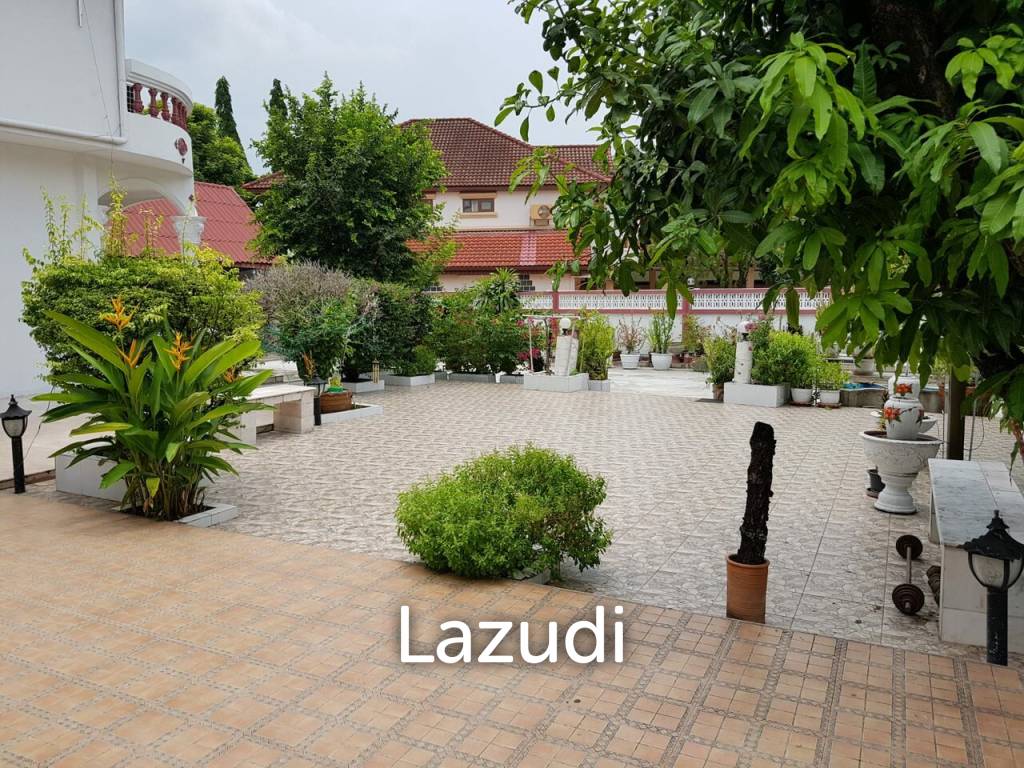 Land with structure for sale in Chaeng Watthana