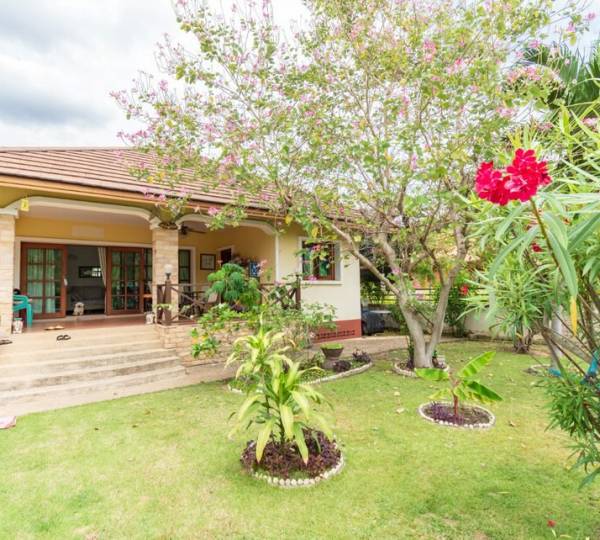 SAI NOI VILLAS : Good Value 3 bed villa next to large communal pool nr the beach SAI NOI VILLAS : Good Value 3 bed villa next to large communal pool nr the beach