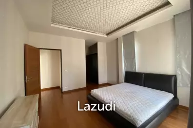 5 bedrooms Beachfront Villa for sale