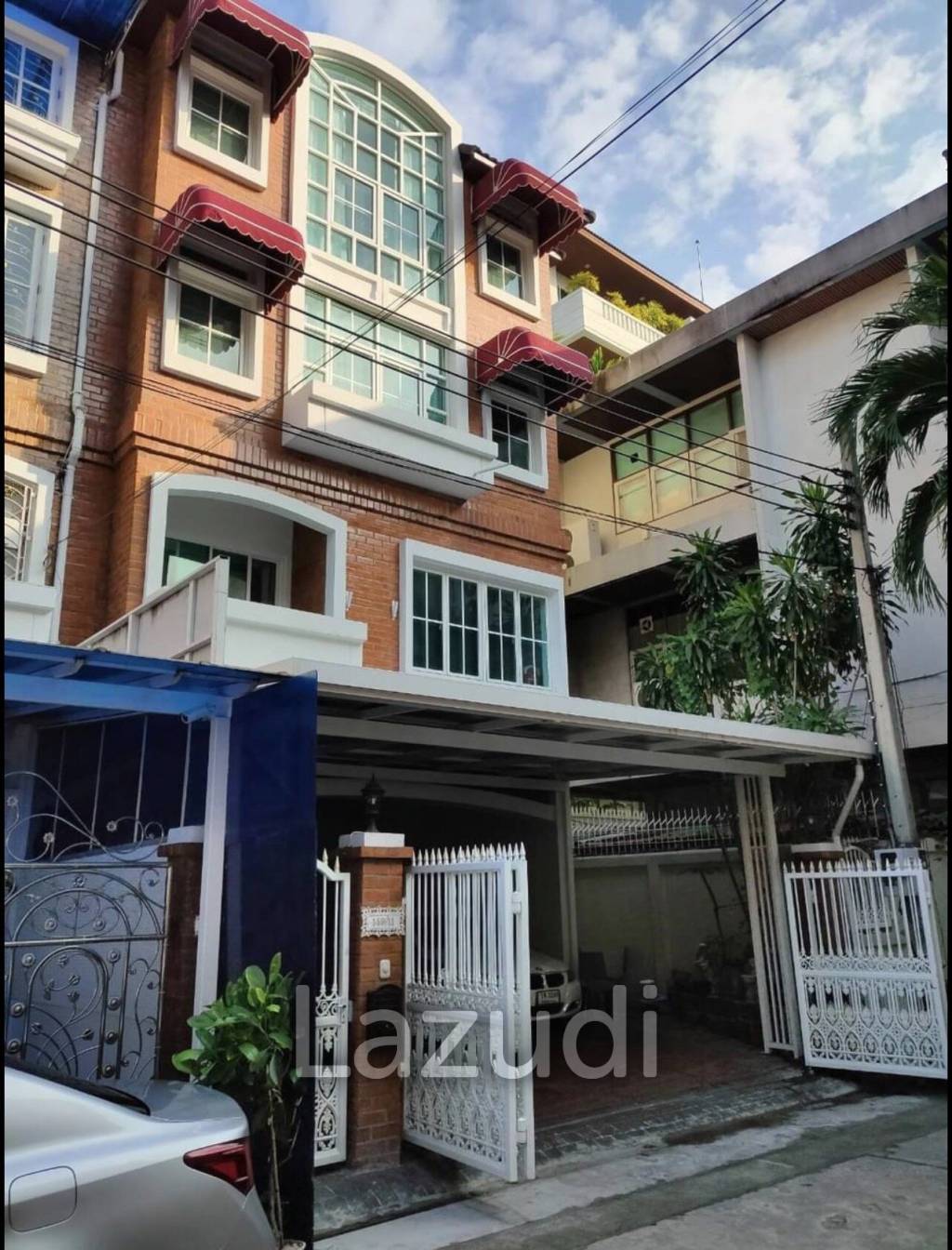 4 beds 46.7 Sqw Townhouse For sale and rent