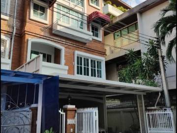 4 beds 46.7 Sqw Townhouse For sale and rent