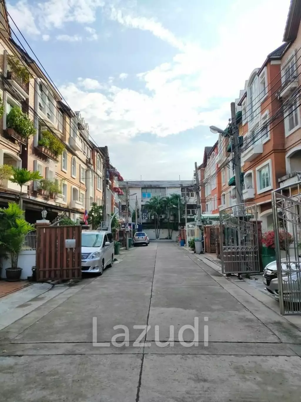 4 Bed 4 Bath 575 SQ.M Yen Akard Residence